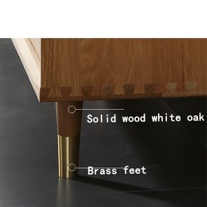 Сміливі ніжки з твердої деревини та латунні накладки на ніжки стильні та стійкі до зношування, що забезпечує стійкість столу