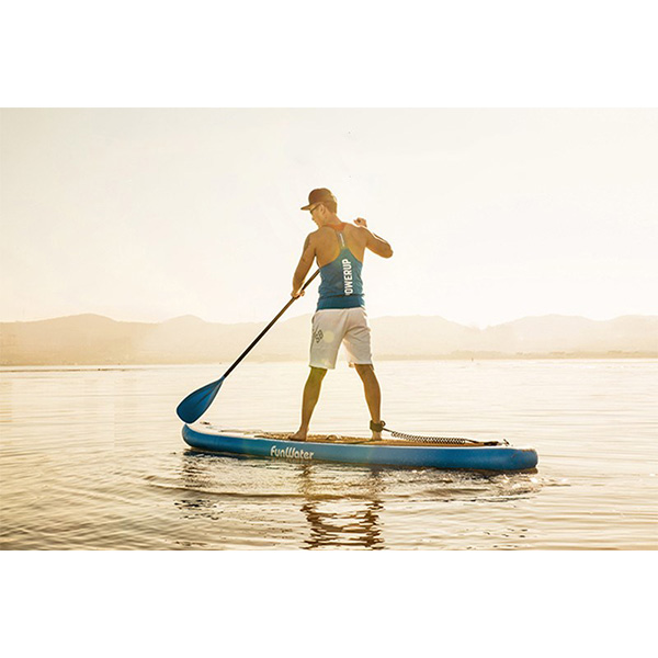 Courses on SUP actions, such as paddling and turning, can be introduced within an hour. It is suitable for all ages because it is suitable for beginners of all ages to play on the gentle water.