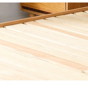 Tightly arranged solid wood bed