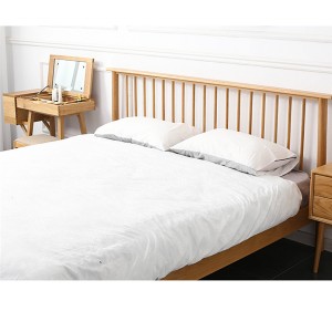 تخته تخت چوبی جامد وزن را محکم تحمل می کند