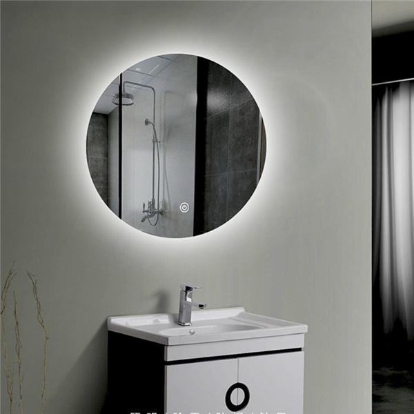 Ovo ovalno LED ogledalo bez okvira upotpunit će mnoge suvremene ili moderne dekore u vašem domu.Ovaj zidni komad ima mali gumb za aktiviranje, stvarajući elegantnu atmosferu gdje god je izložen.