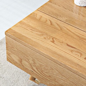 Moderne eenvoudige rechthoekige massief houten salontafel, de textuur is delicaat en glad.