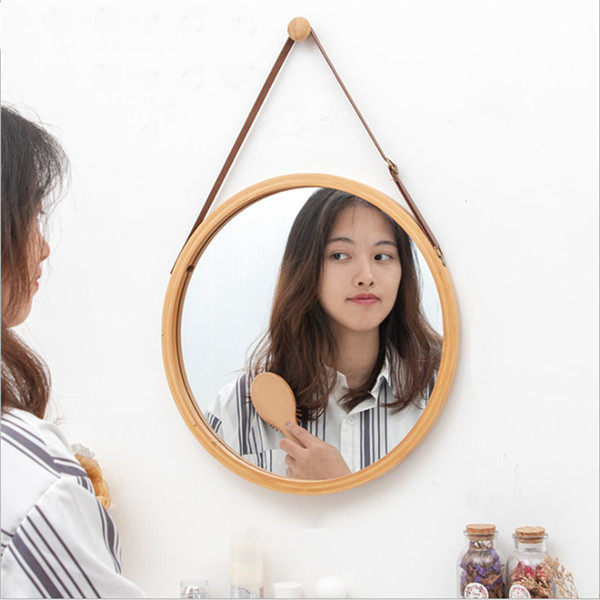 Vanity mirror: Often placed in a specific corner of the home, such as the bathroom, it is used to assist in makeup, shaving, combing and other grooming tools. This kind of mirror is set in different sizes, the small one can be carried with you, and the large one can inspect the whole body clothing, so it is also called full-length mirror. Instrument: Many optical instruments, such as telescopes and microscopes, use mirrors for reflection in the light path. Safety: such as rear-view mirrors and rear-view mirrors of vehicles. Convex mirrors will be placed at the corners of some roads to remind pedestrians to pay attention to safety.  The usefulness of the portable makeup mirror is: 1: Early morning time 2: Shopping mood 3: Luxury cocktail party 4: Professional makeup 5: Sweet date 6: Leisure time 7: Small accident 8: Interview makeup.