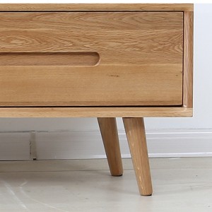 As patas do armario de madeira maciza garanten a estabilidade do armario de TV.