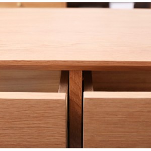 Severský jednoduchý trojrozmerný konferenčný stolík z masívneho dreva využíva trojrozmerný dizajn línií, aby bolo drevo prirodzenejšie.