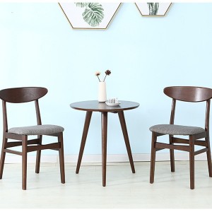 Simple, movable and leisure three-pronged round table made of solid wood, strong and durable.